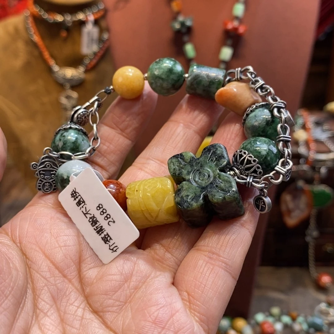 翡翠吊坠(赠链)未镶嵌