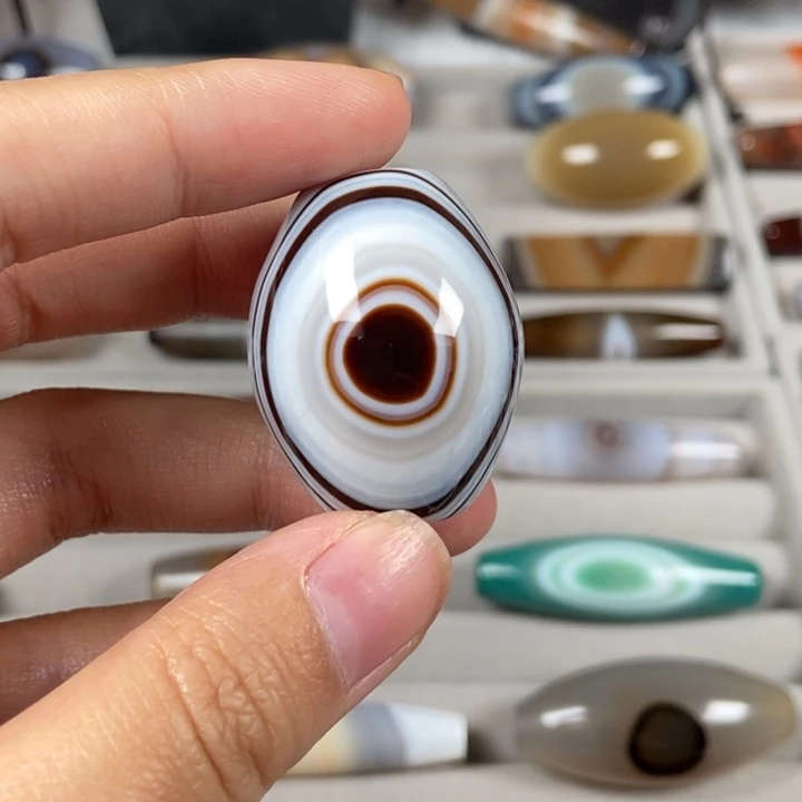 屯***人玛瑙/玉髓未镶嵌颈饰