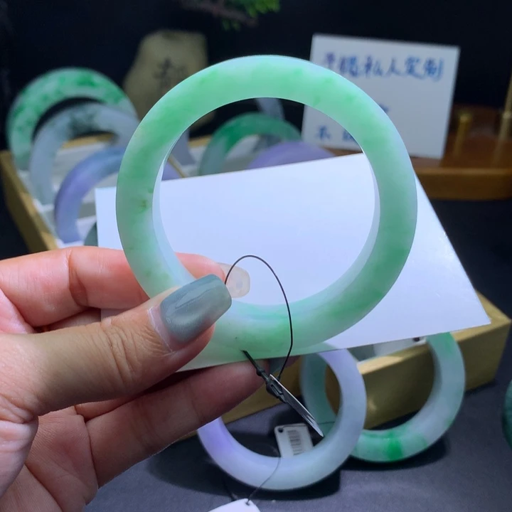 未镶嵌翡翠手镯定制翡翠
