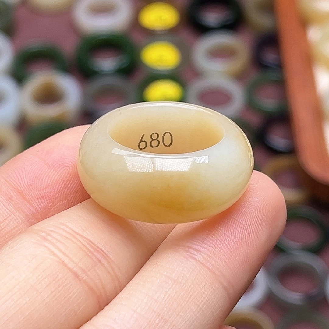 晓***艺和田玉未镶嵌戒指