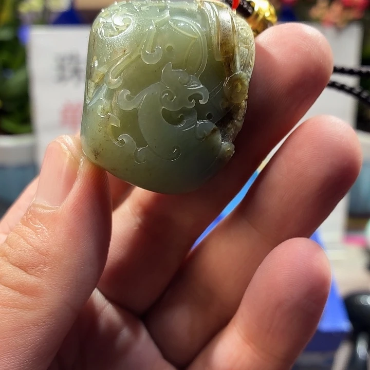 颈饰未镶嵌和田玉（糖玉）