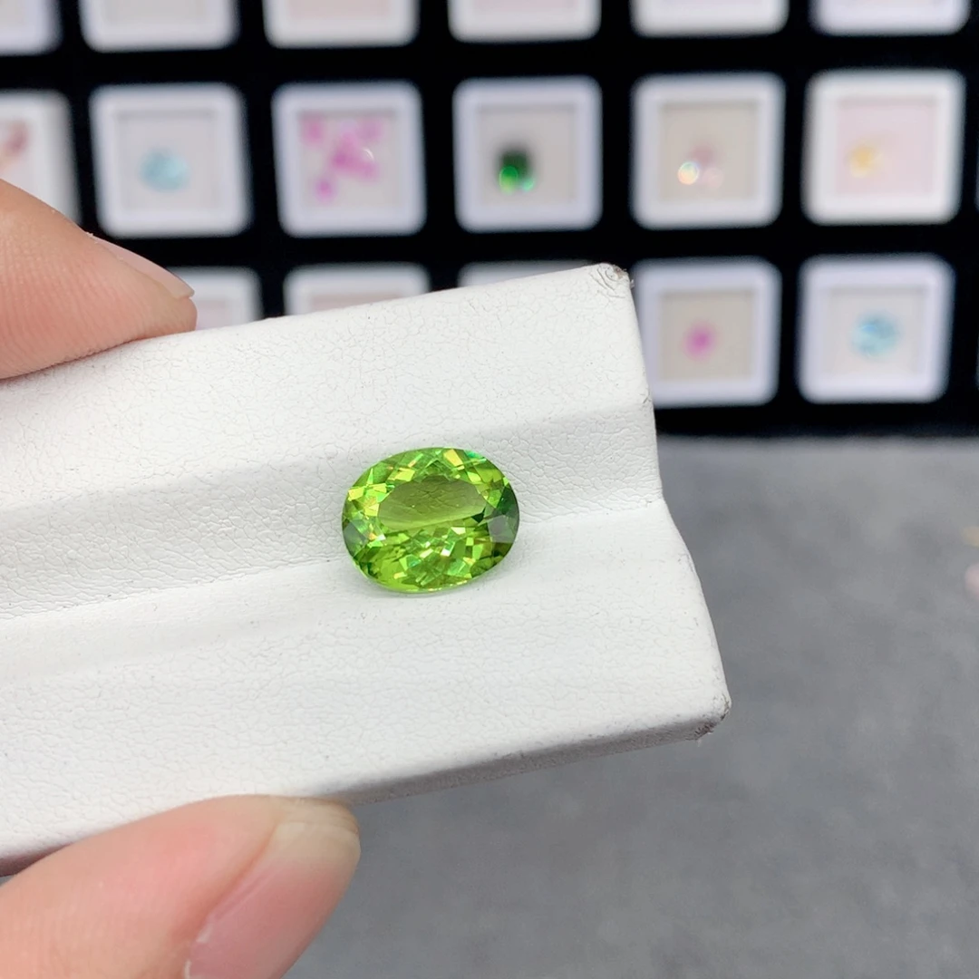 橄榄石裸石未镶嵌巨**装10*12mm