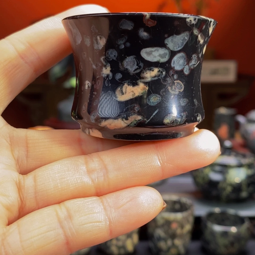 梅花玉精美梅花翻口杯