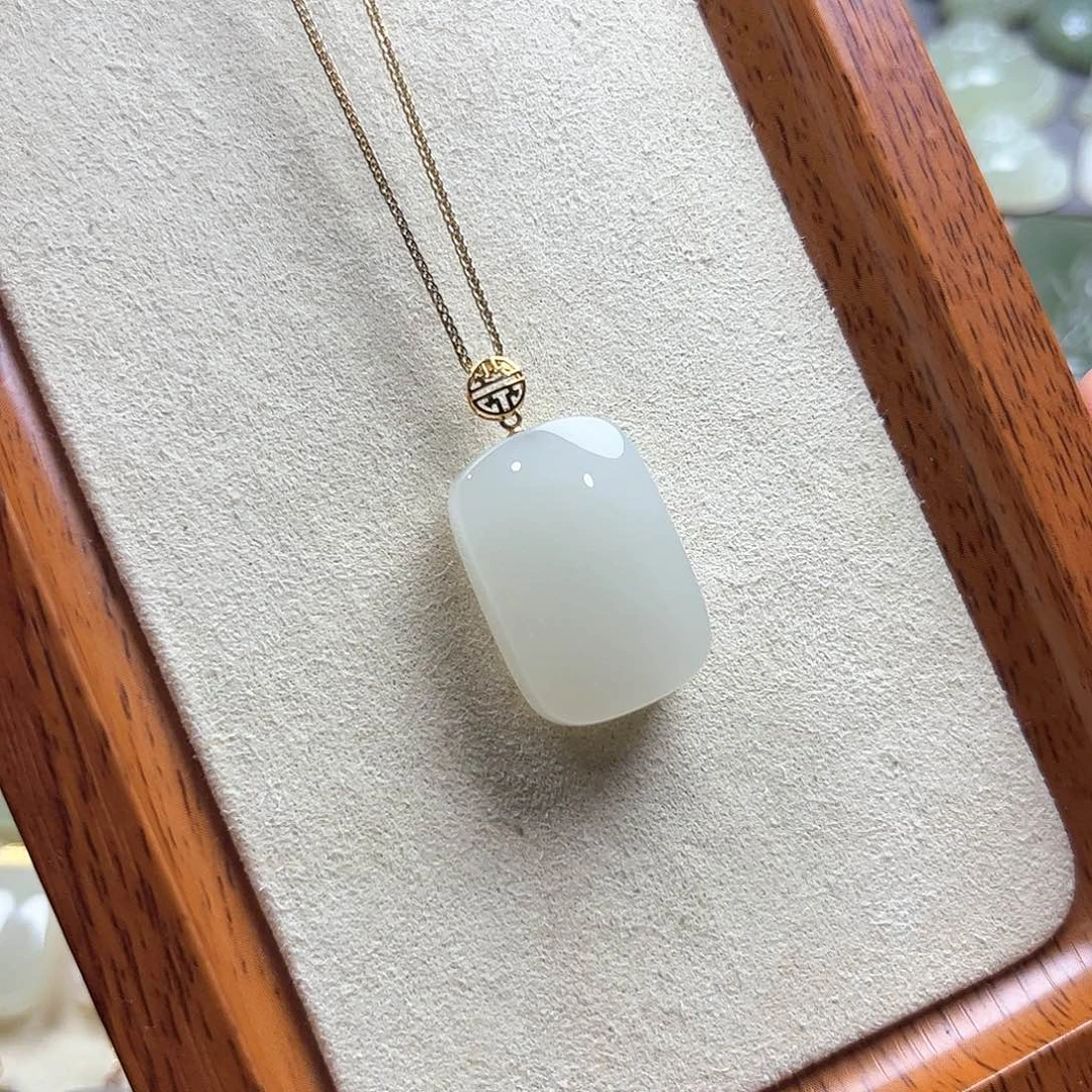 和田玉18K金镶嵌颈饰