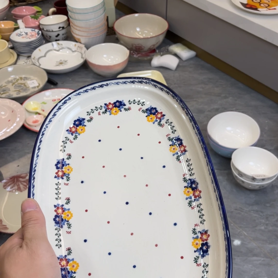 陶瓷微瑕餐具介意勿拍，满18飞！