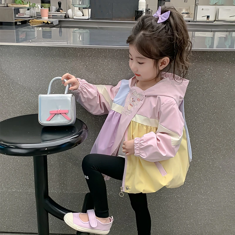 女童外套秋款2025新款洋气宝宝春秋季连帽儿童秋装拼色冲锋衣