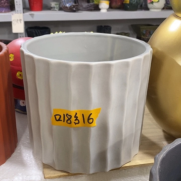 陶盆有孔 瑕疵针孔漏釉介意勿拍外口 19外高16