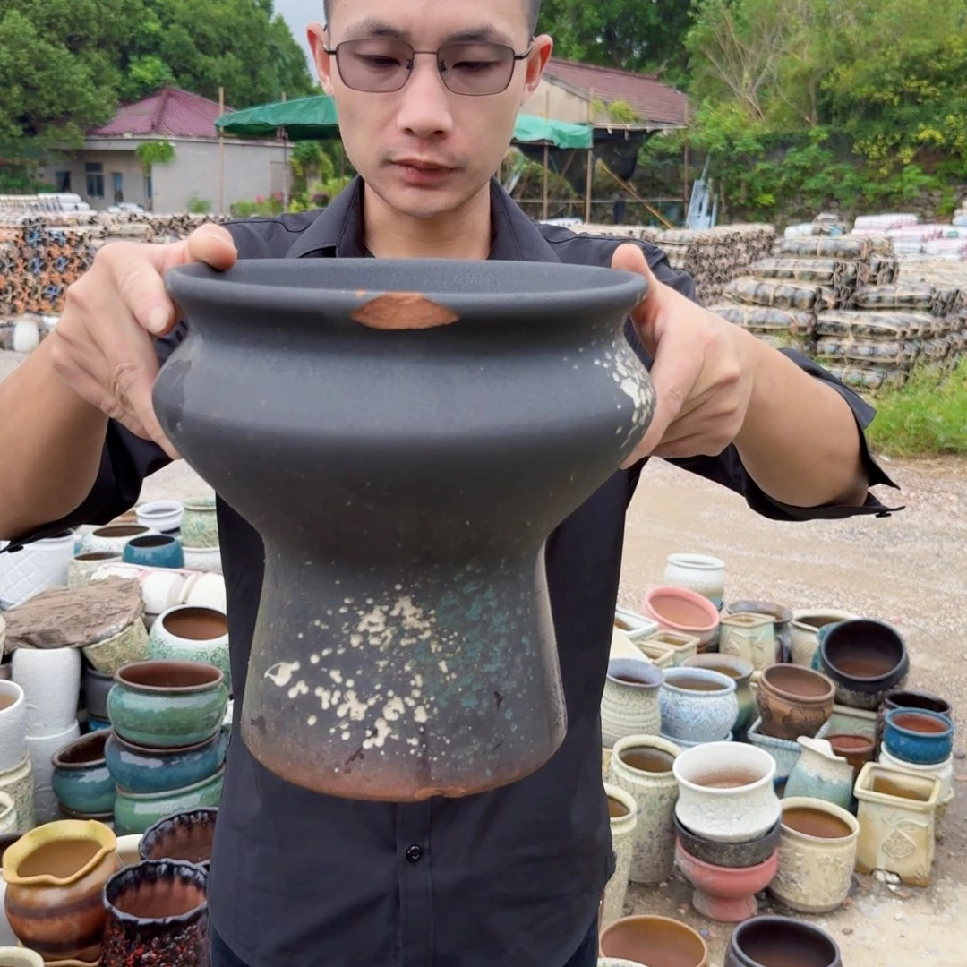 紫砂花盆瑕疵一个一个黑色