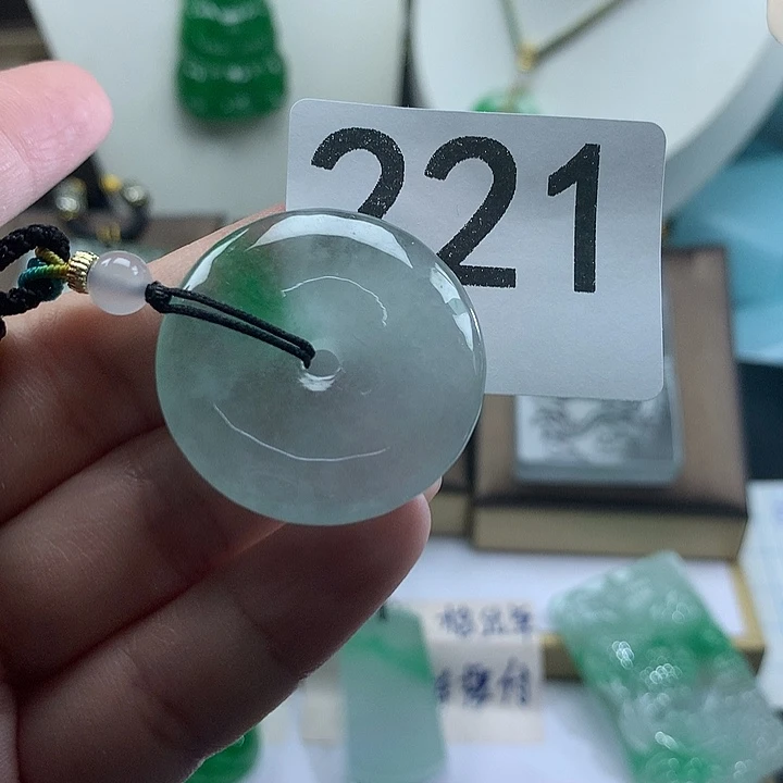 吊坠(赠链)未镶嵌翡翠