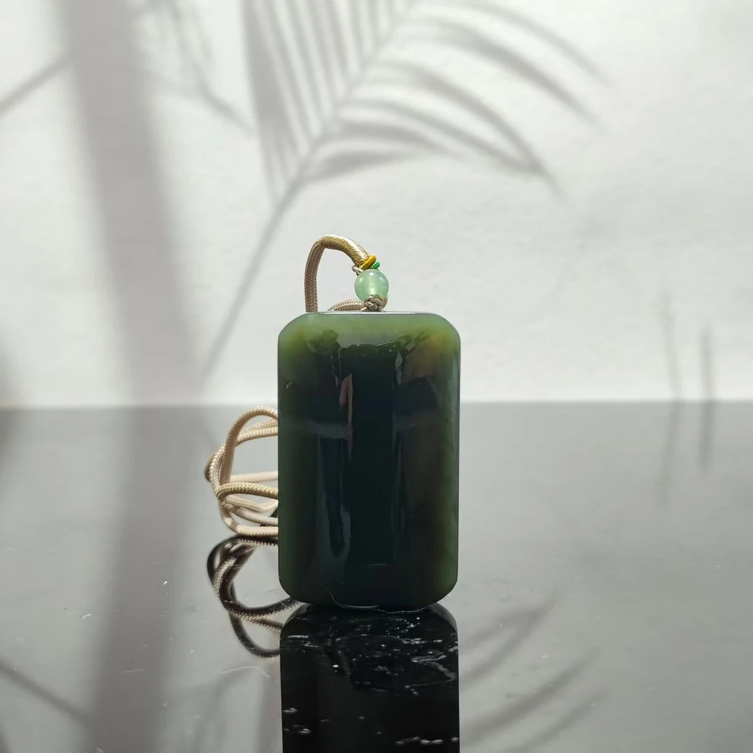 P和田玉无事牌吊坠1786