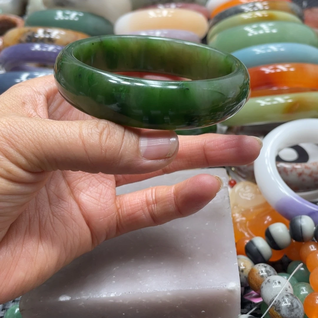 石英岩玉未镶嵌手镯