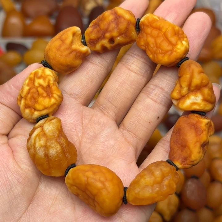 琥珀未镶嵌颈饰天然蜜蜡