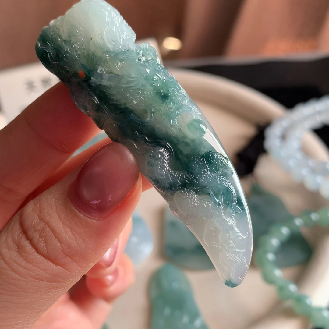 翡翠未镶嵌吊坠(赠链)翡翠