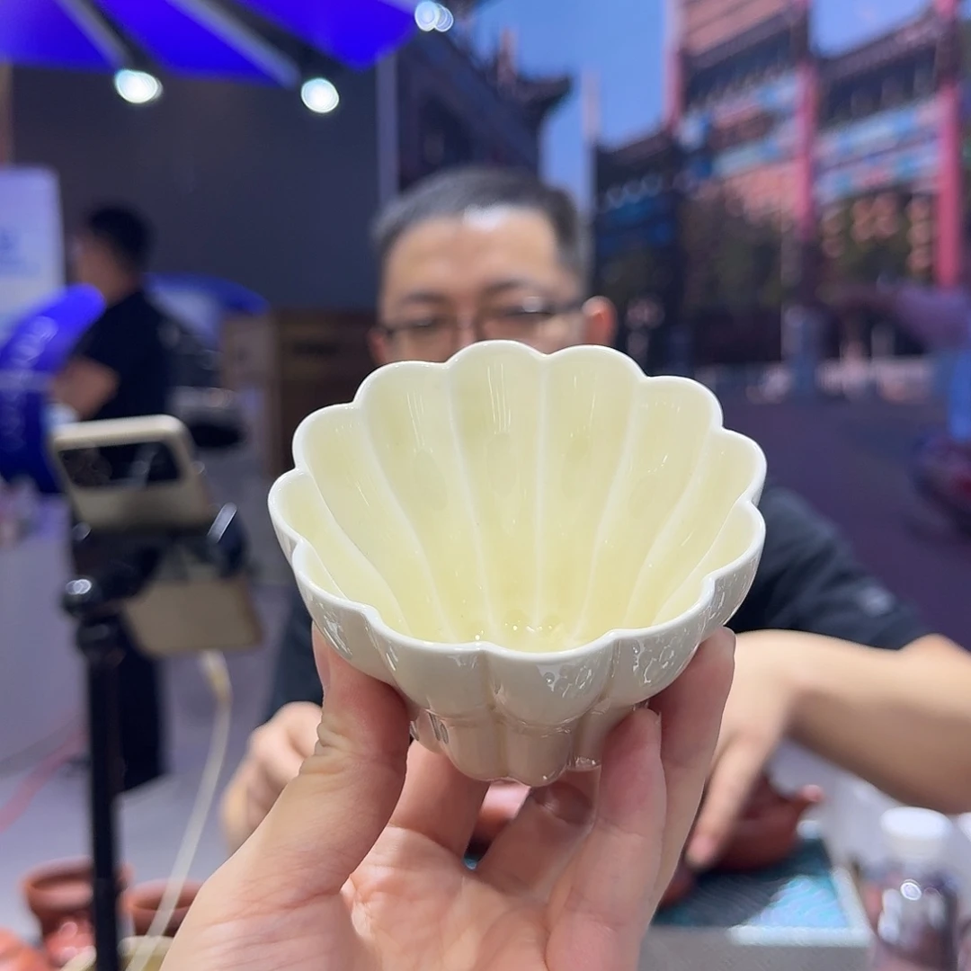 紫砂茶杯辽白佛手杯