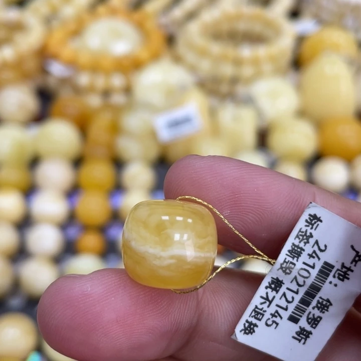 蜜蜡未镶嵌裸石14.2*12.9mm瑕疵虎皮
