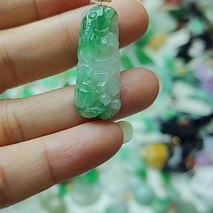 翡翠18K金镶嵌颈饰12