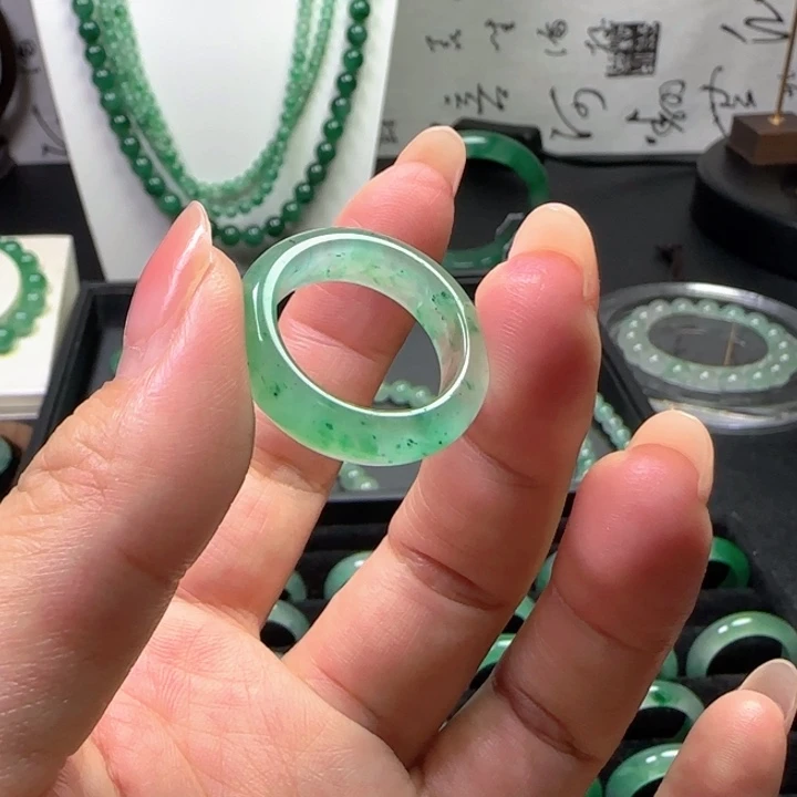 石英质玉（非洲翠）17.18未镶嵌