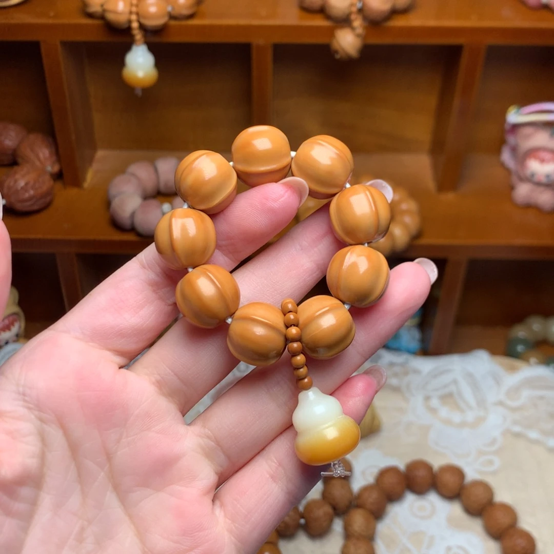 猴头核桃把件鲨鱼背手捻