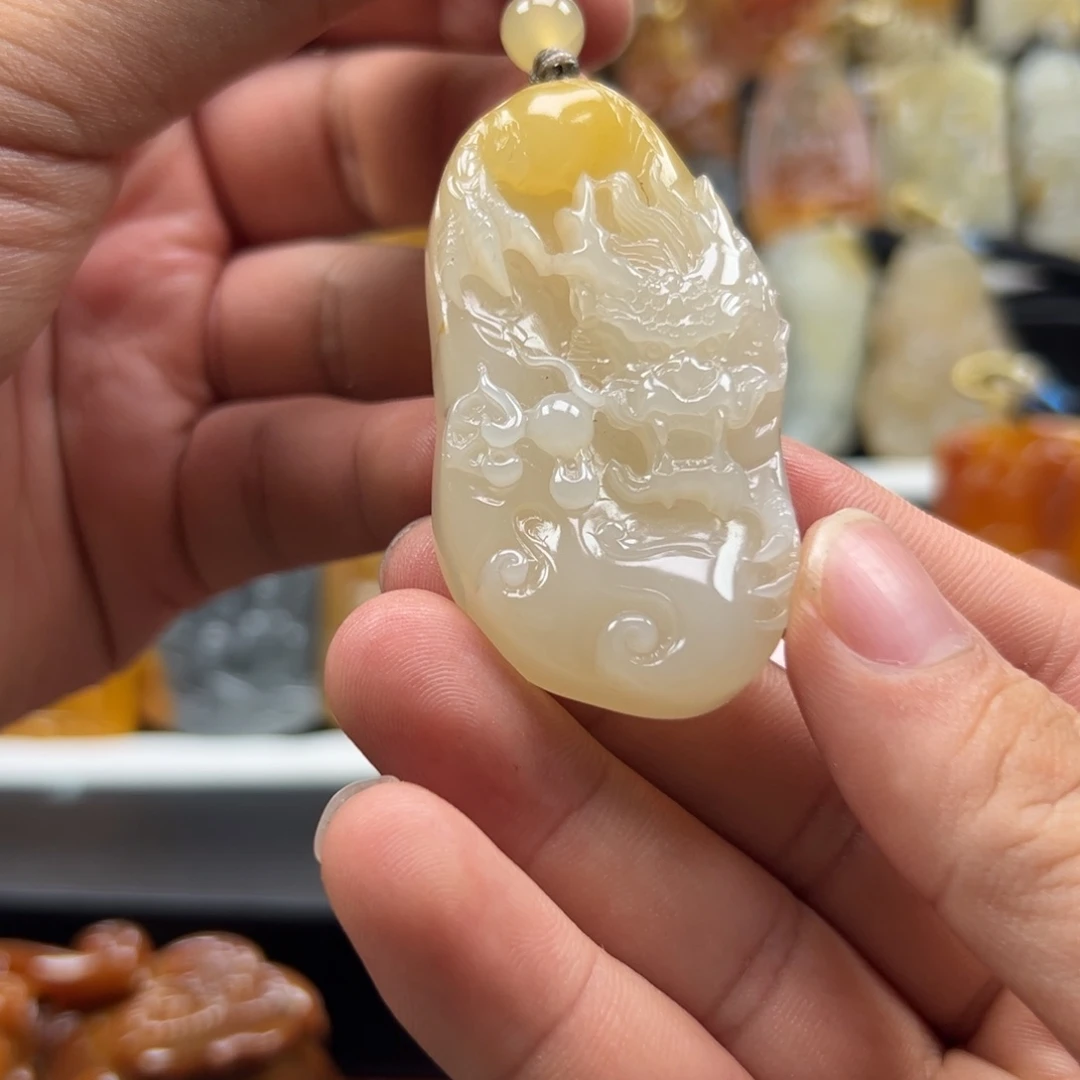 未镶嵌石英质玉（黄龙玉）黄龙玉