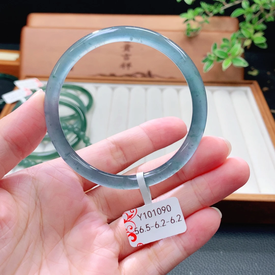 翡翠未镶嵌手镯（圆镯）