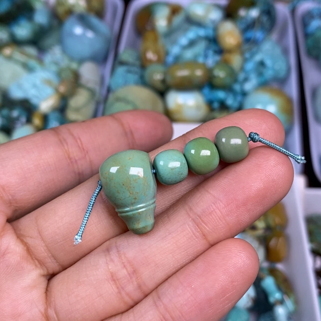 绿松石未镶嵌颈饰