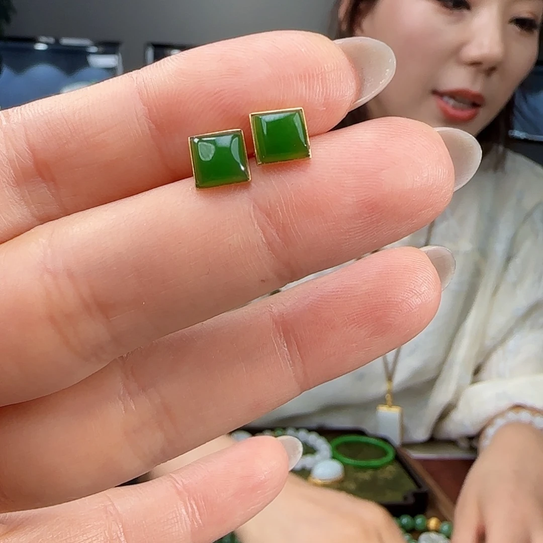 和田玉18K金镶嵌耳饰