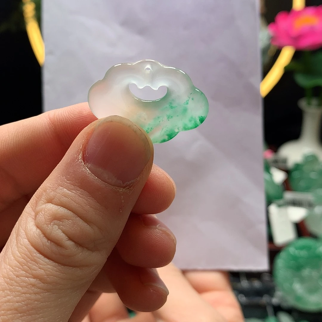 石英质玉吊坠未镶嵌便***天