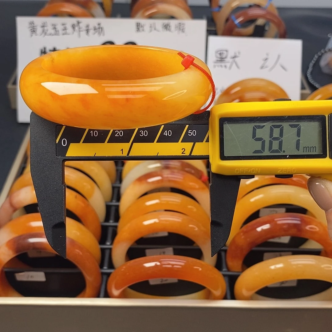 未镶嵌石英质玉（黄龙玉）手镯40号