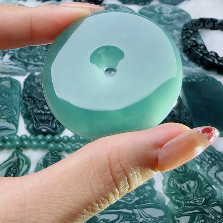 翡翠未镶嵌颈饰多样性发货天然的A货翡翠