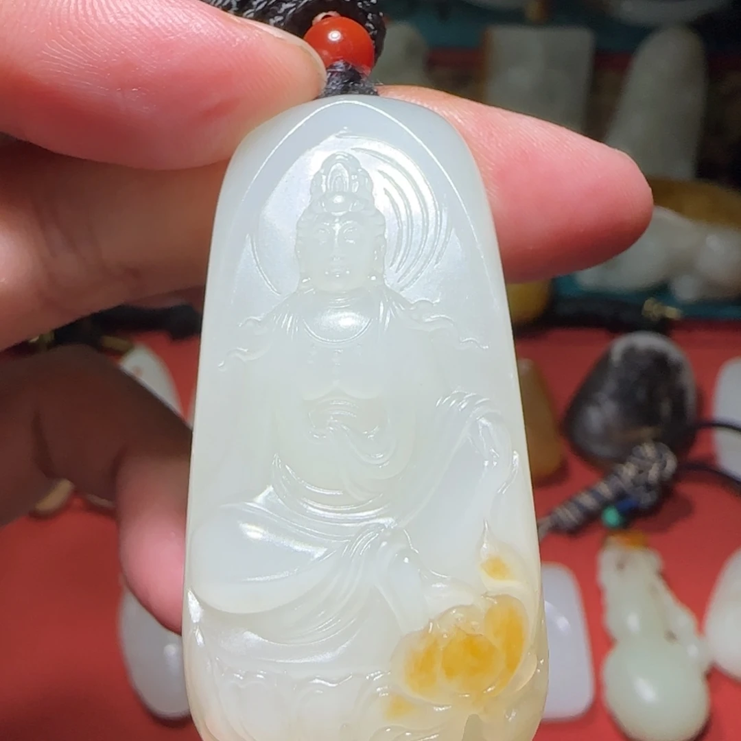 杨***航颈饰未镶嵌和田玉