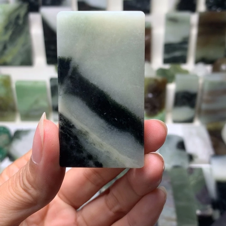 独山玉未镶嵌颈饰