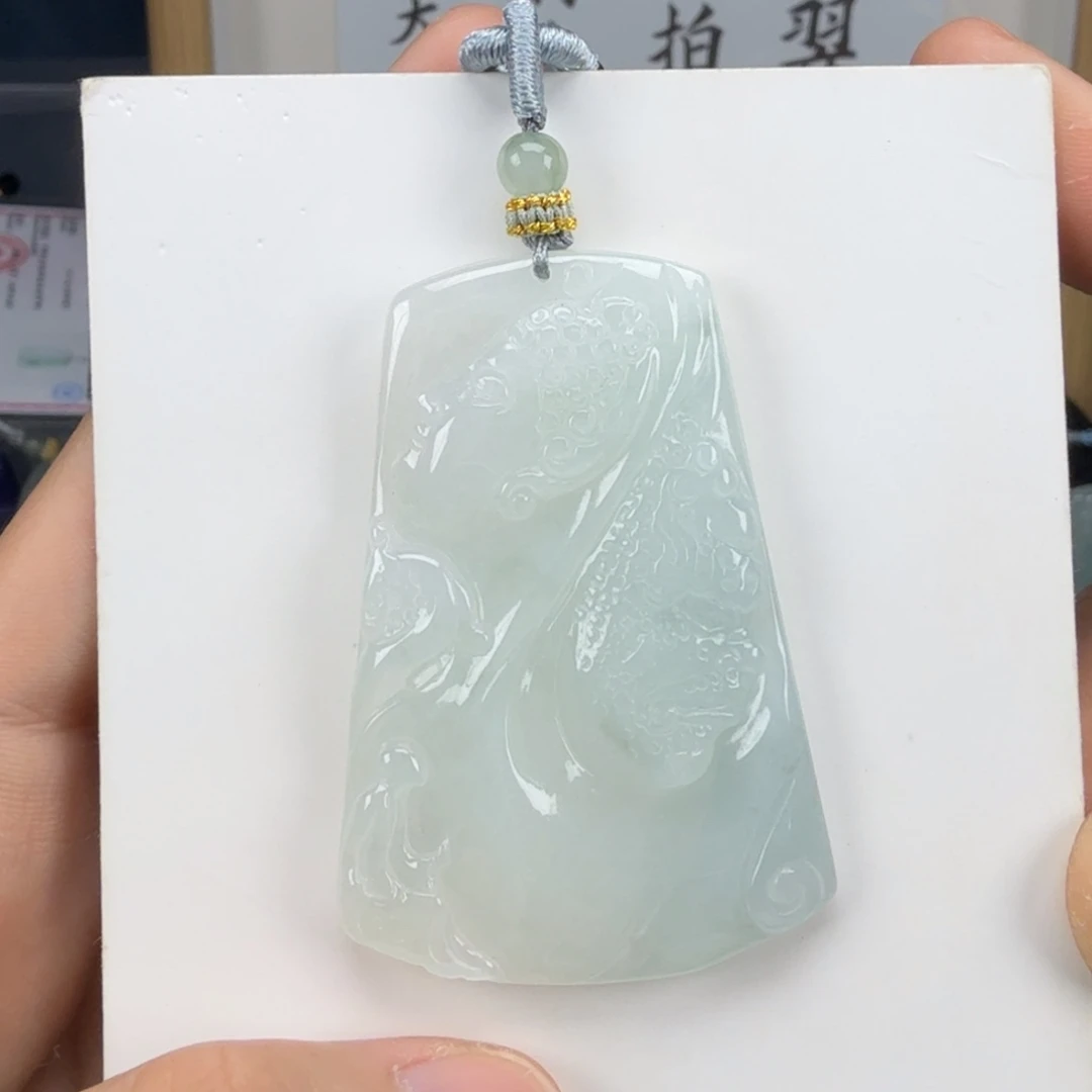 翡翠挂件未镶嵌翡翠