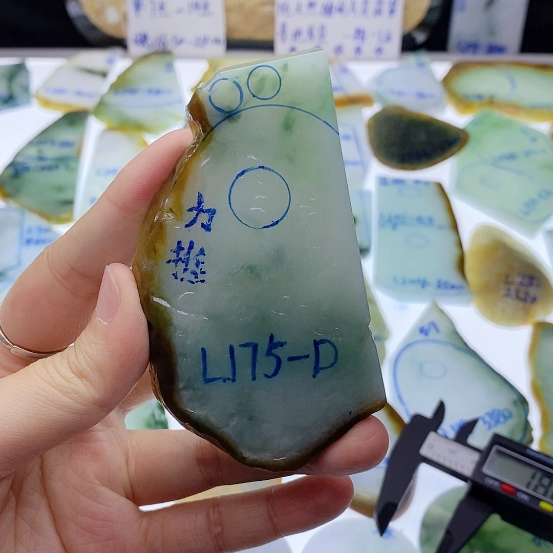 未镶嵌定制翡翠东***哥翡翠