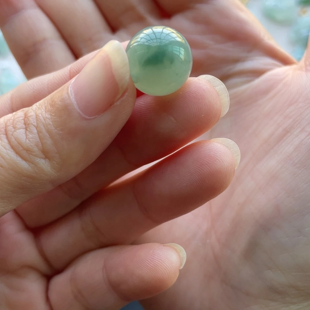 不****翡翠未镶嵌颈饰珠子