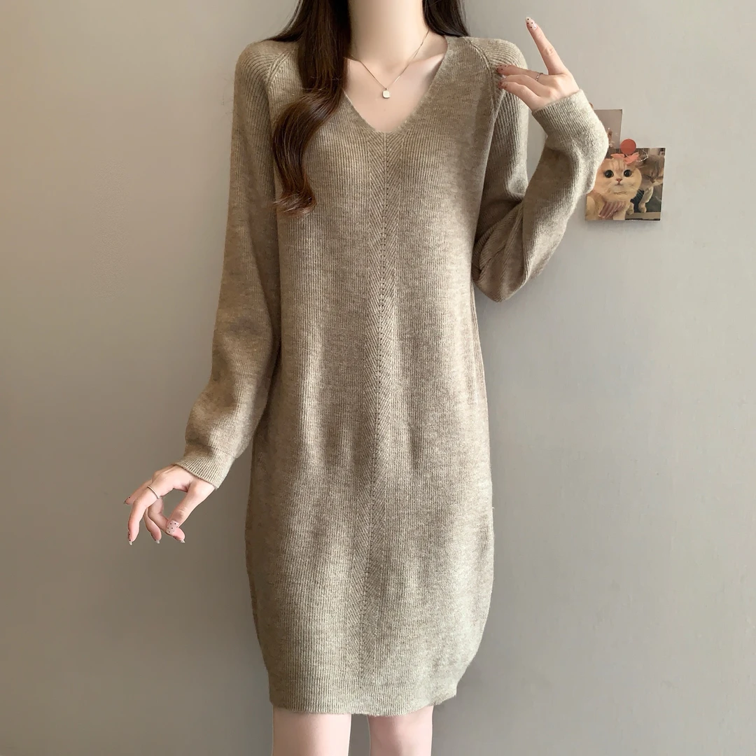 大码秋冬中长款毛衣女胖MM宽松V领直筒内搭裙羊毛打底连衣裙6058