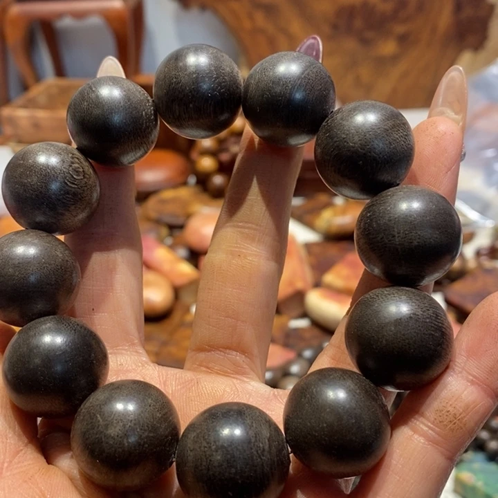 刺猬紫檀（非洲黄花梨）科**人