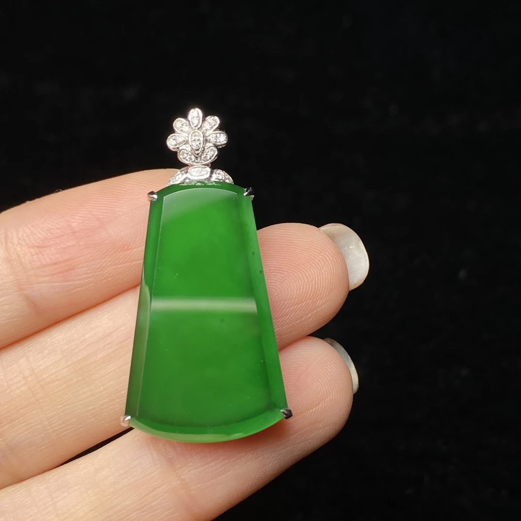 天然A货翡翠18k真金真钻方牌吊坠阳绿高冰颈饰