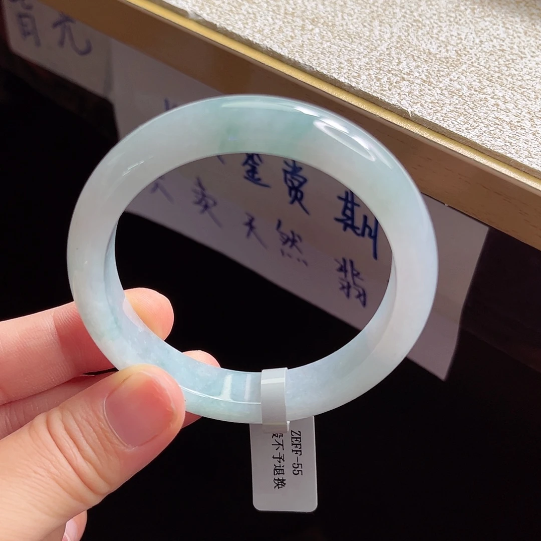 翡翠手镯未镶嵌手镯