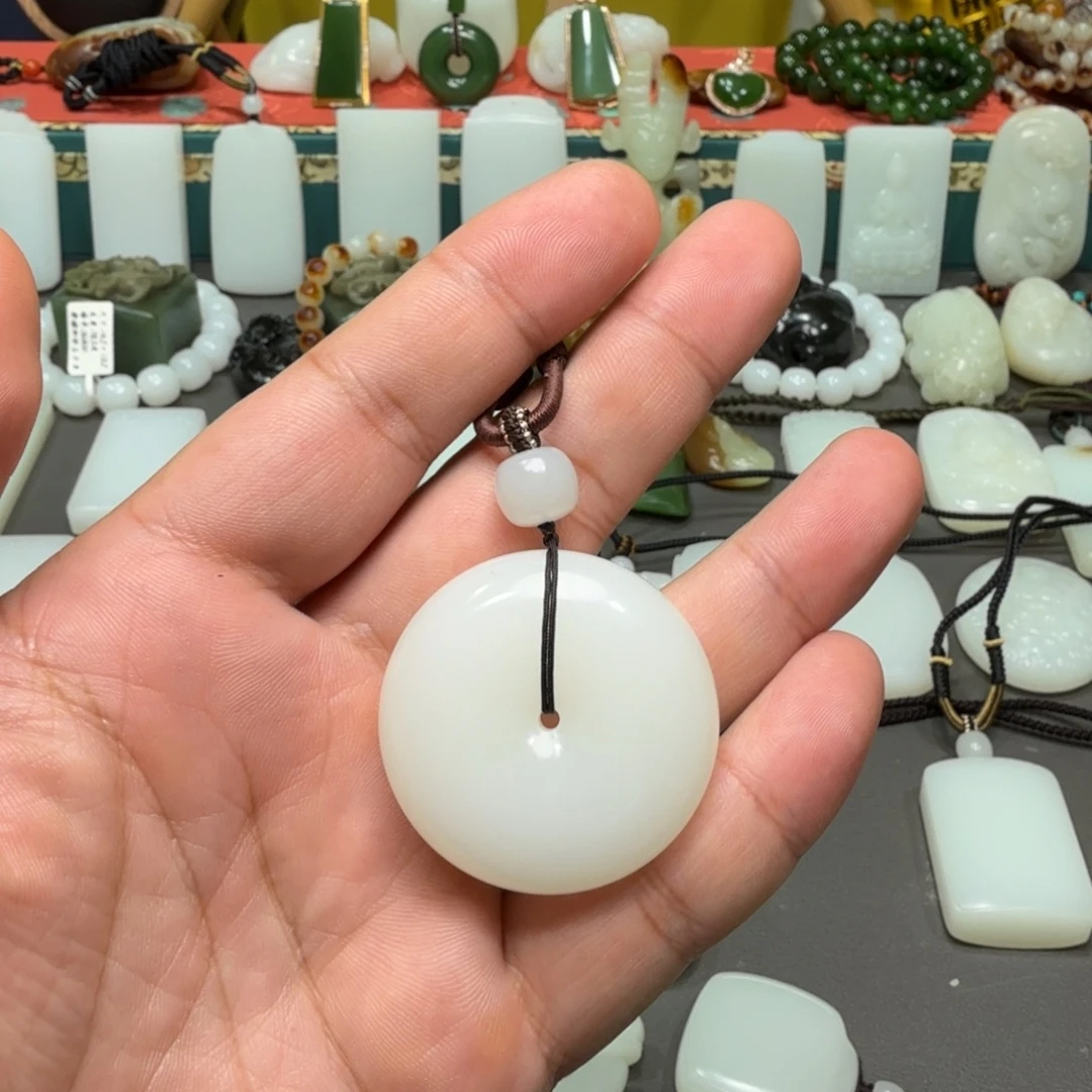 和田玉未镶嵌吊坠(赠链)