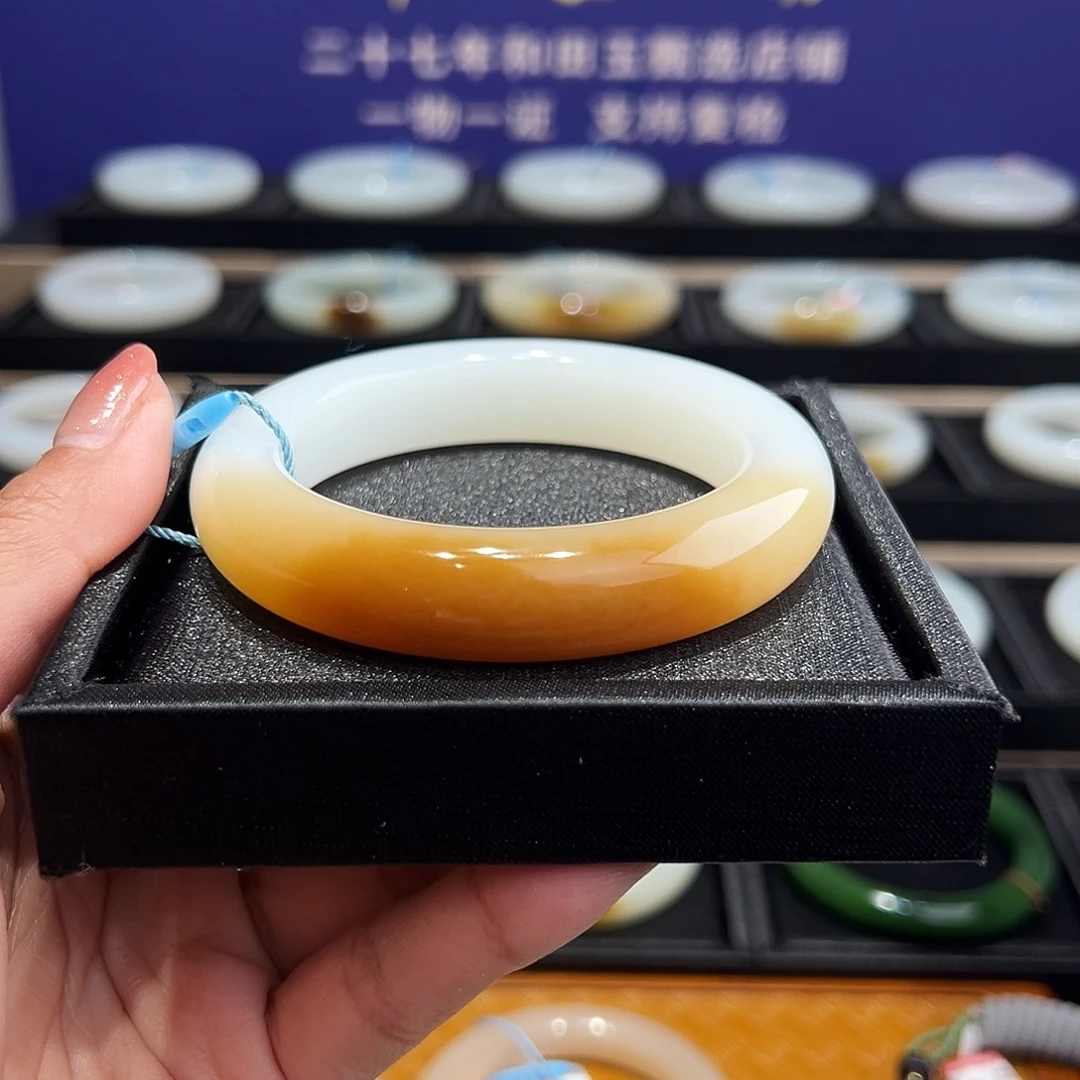 和田玉未镶嵌手镯