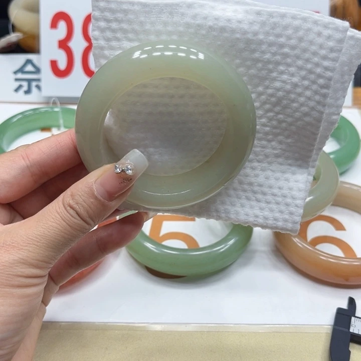 未镶嵌手镯石英质玉玉*