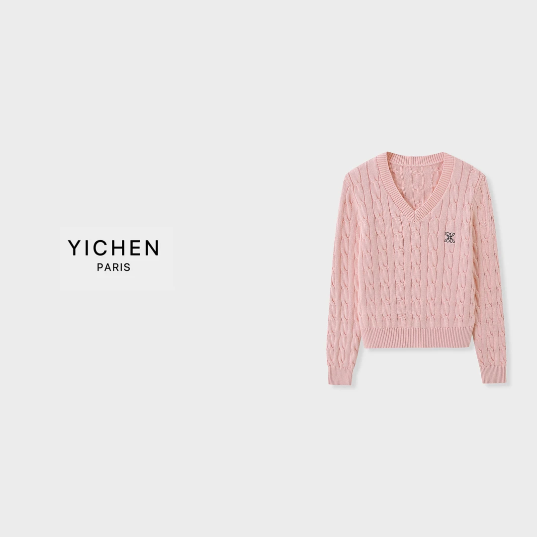 YC 砂粉色刺绣徽标V领绞花针织毛衣-2846
