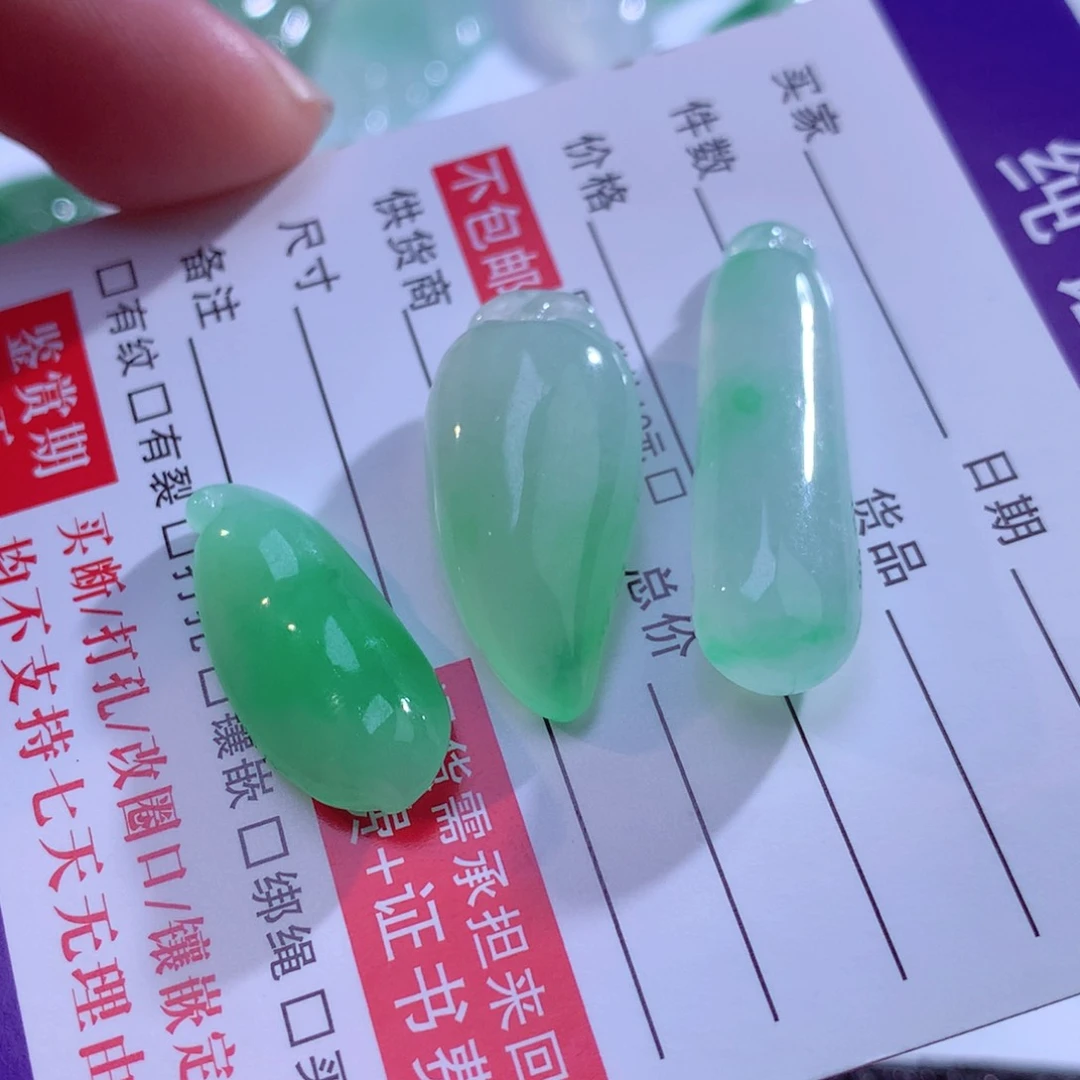 彼***浩翡翠未镶嵌颈饰缅甸