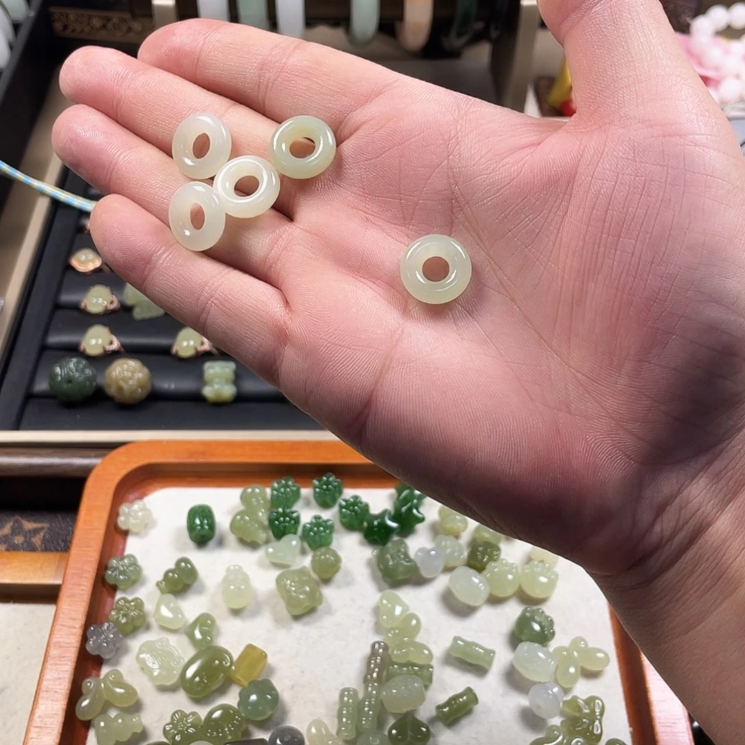 ᥫ***࿐和田玉未镶嵌手链