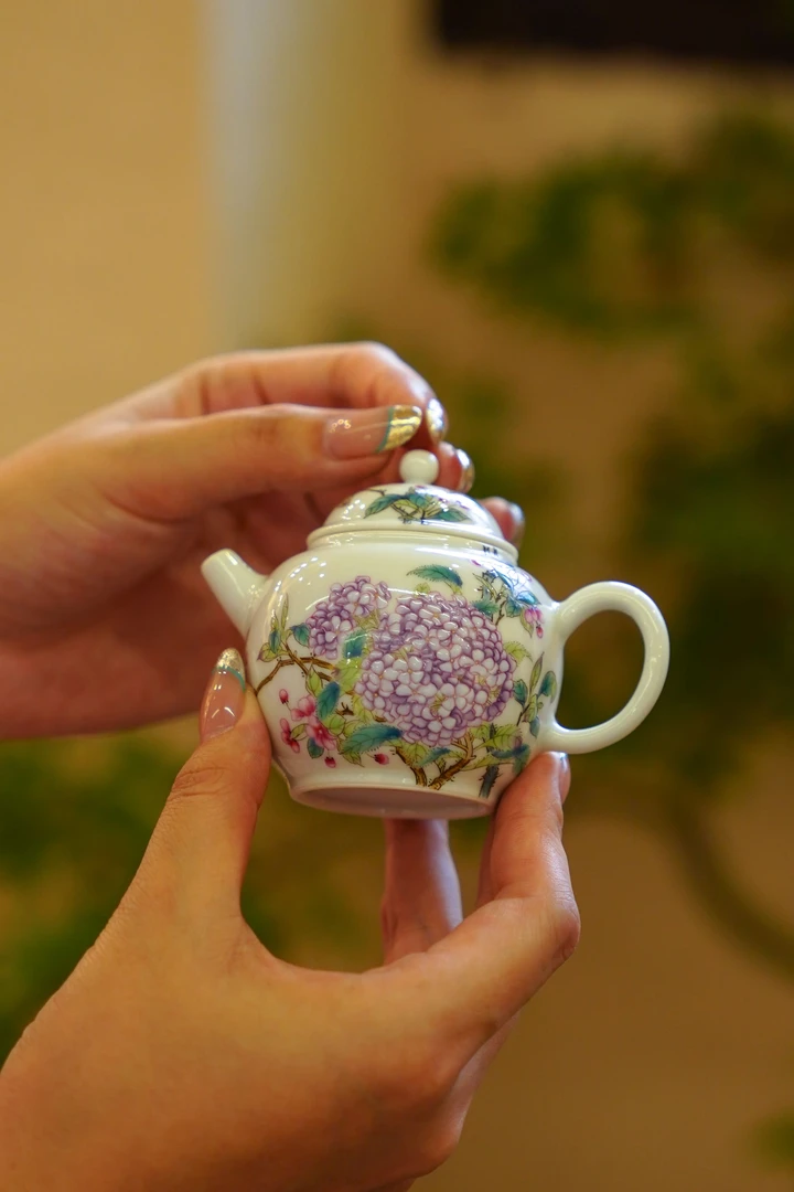 溢珍堂   白地绣球花水晶花小壶   手绘喝茶手作中式陶瓷