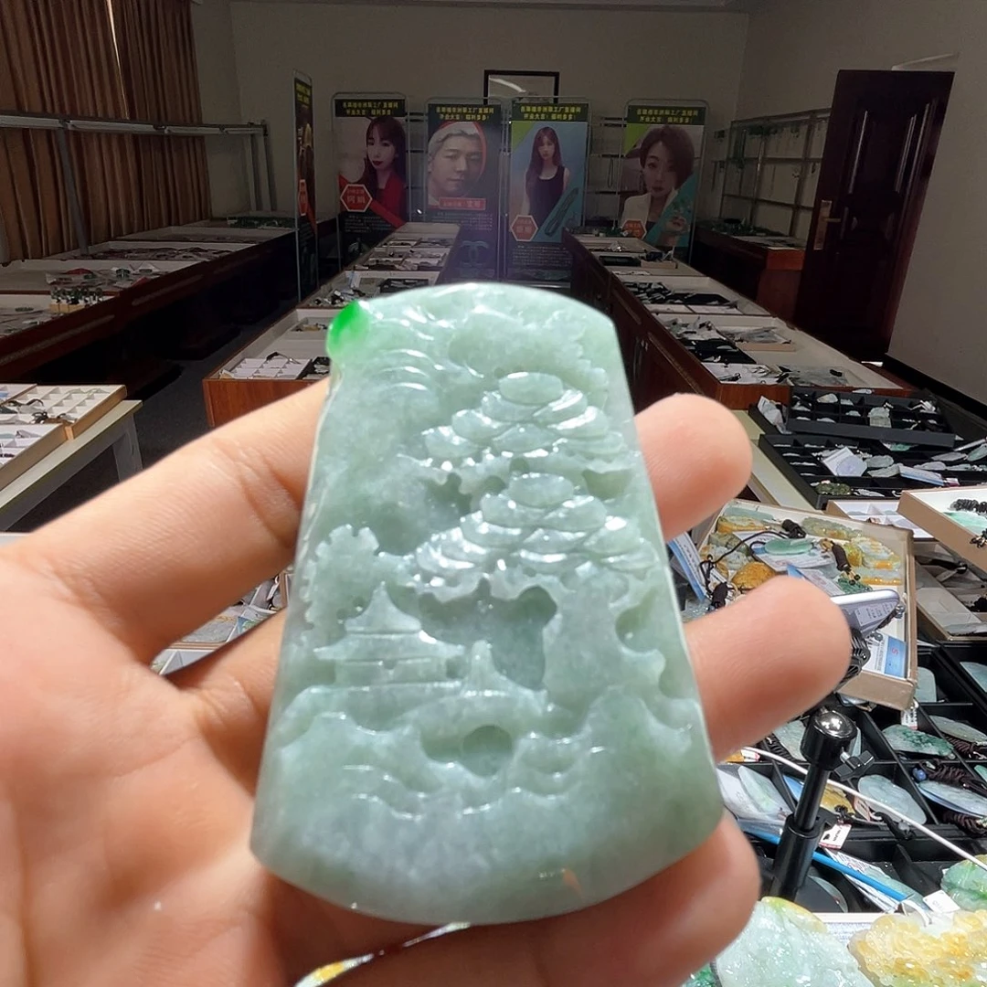 翡翠未镶嵌颈饰一