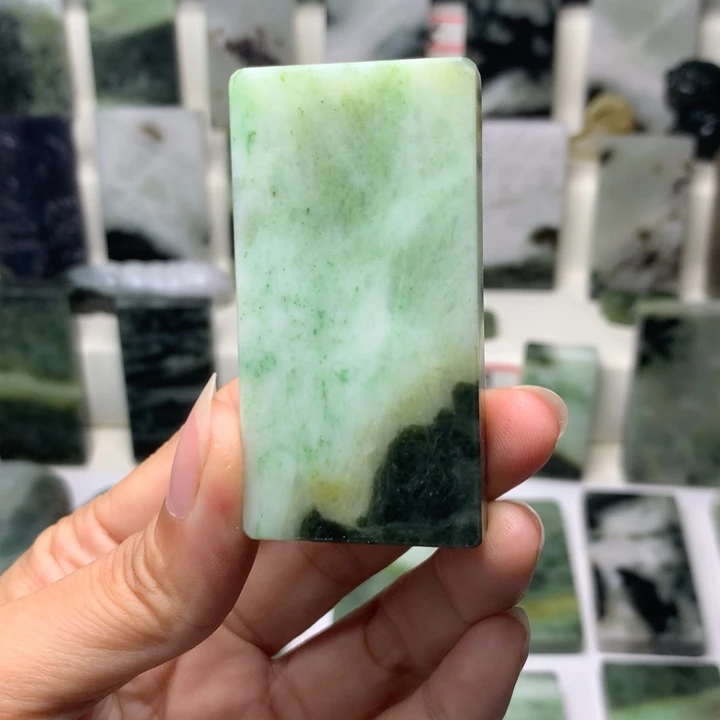 独山玉未镶嵌颈饰