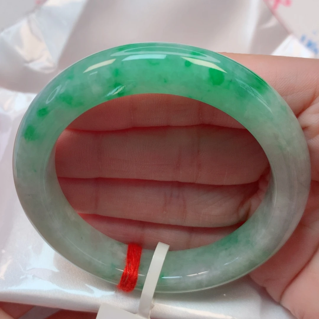 翡翠手镯未镶嵌54圈 飘阳绿