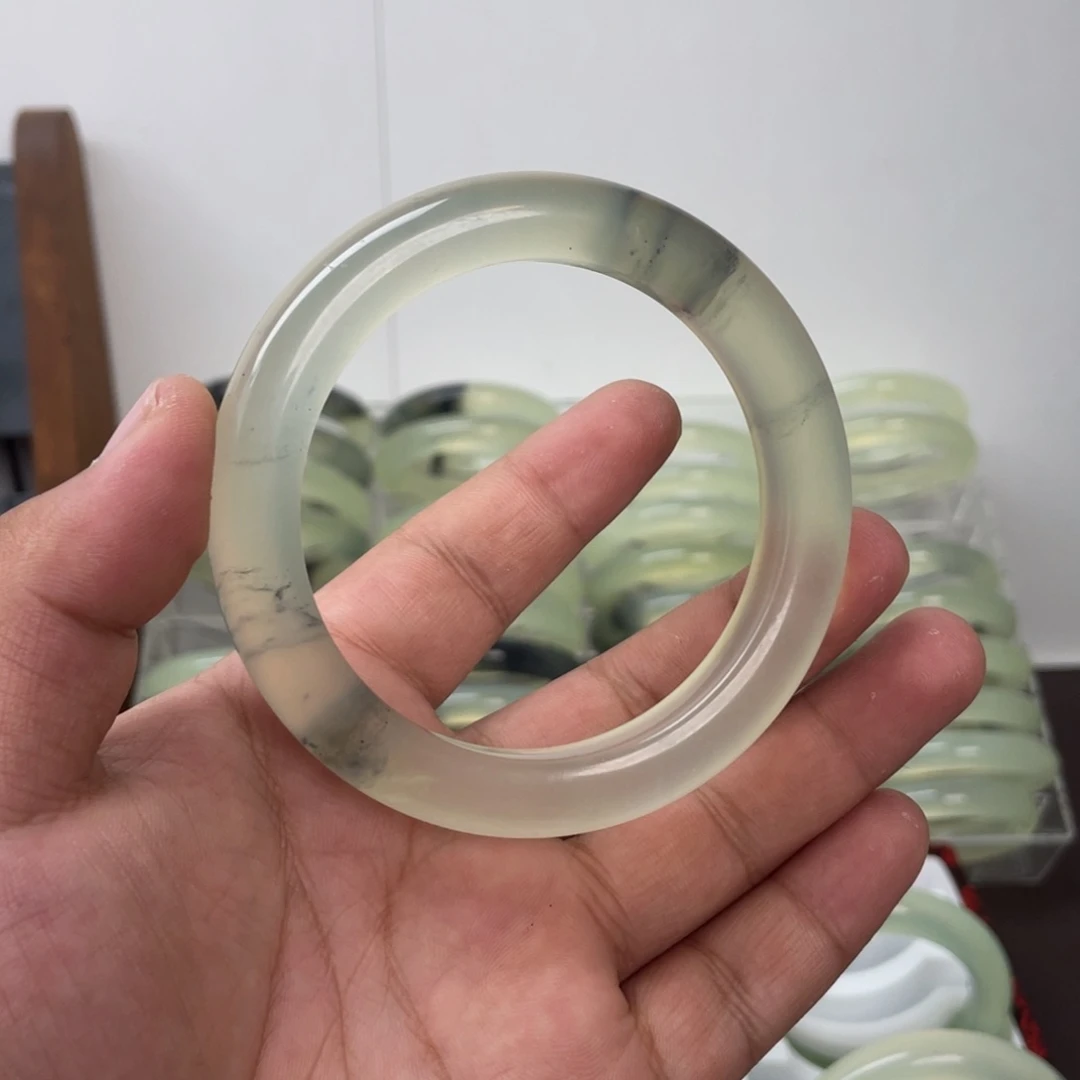 蛇纹石玉未镶嵌手镯?**?