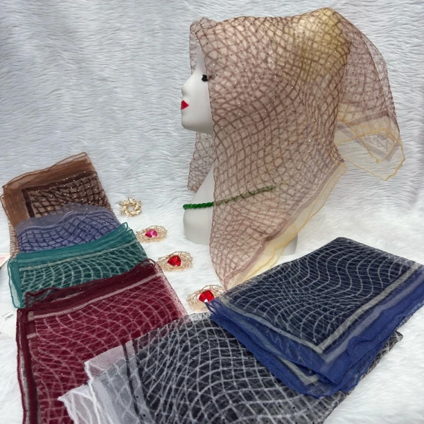 كۆزلۈك ئۇششاق چاقماق ھىلىلە 带钻小格子泡泡纱方巾百搭洋气夏季